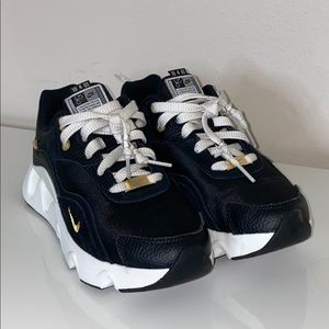 Nike RYZ 365 2 Serena Williams Design Crew
Women's Shoes